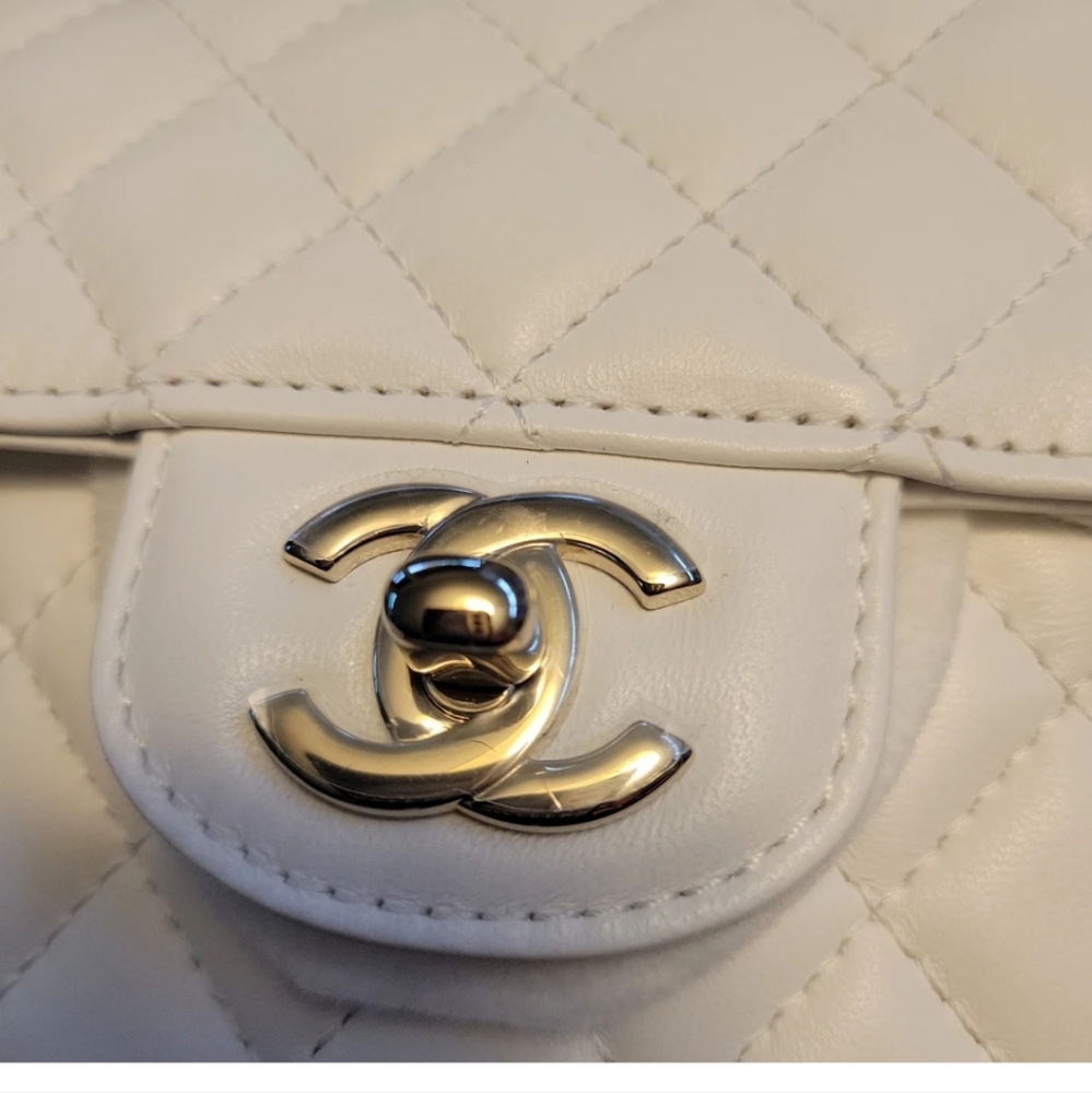 Chanel heart bag large size in white - Picture 5 of 16